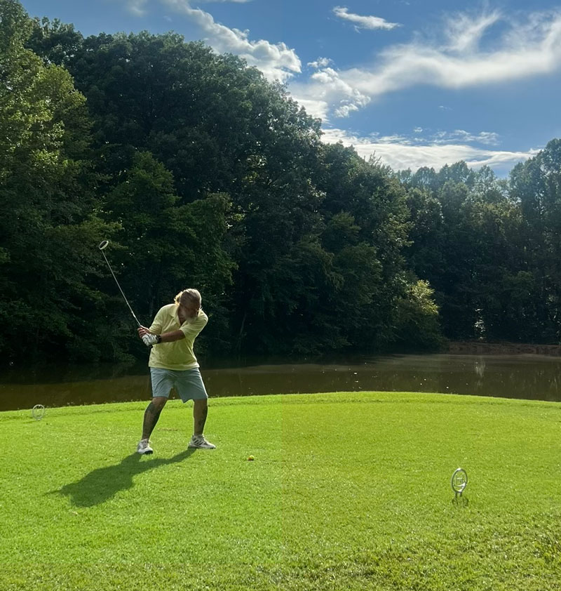 Kevin Williams plays golf